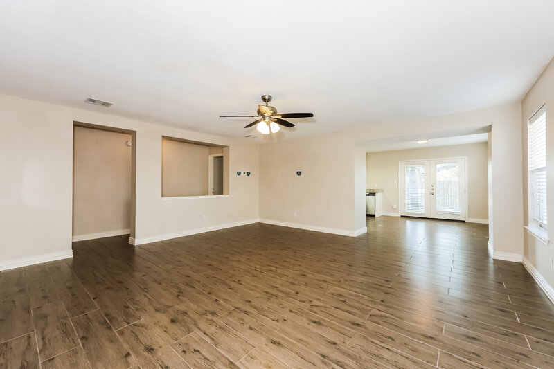 2,730/Mo, 109 Heritage Drive Crowley, TX 76036 Living Room View 2