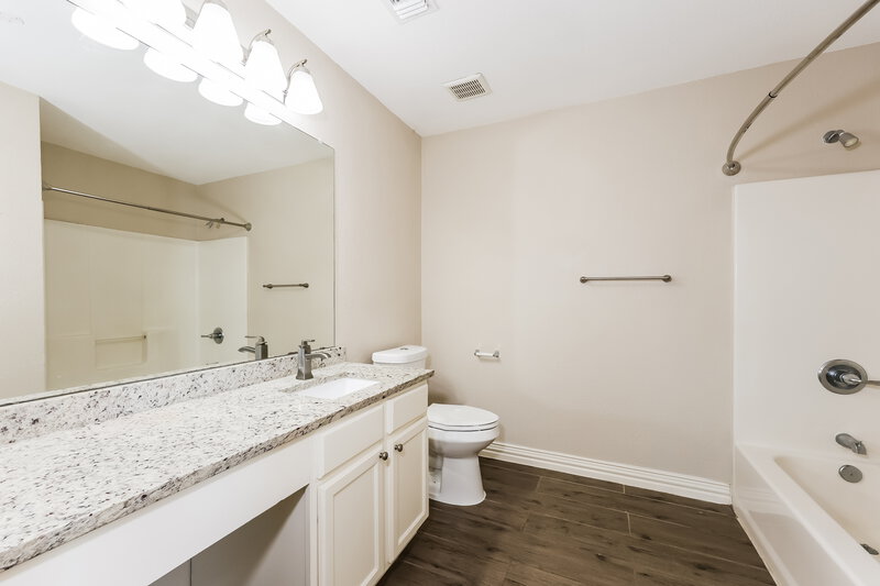 2,730/Mo, 109 Heritage Drive Crowley, TX 76036 Main Bathroom View