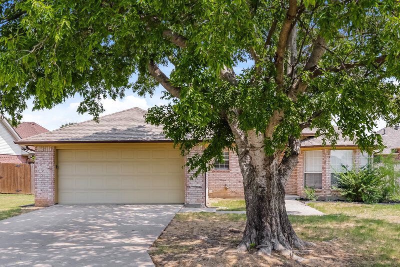 1,955/Mo, 1210 E 6th Street Krum, TX 76249 External View