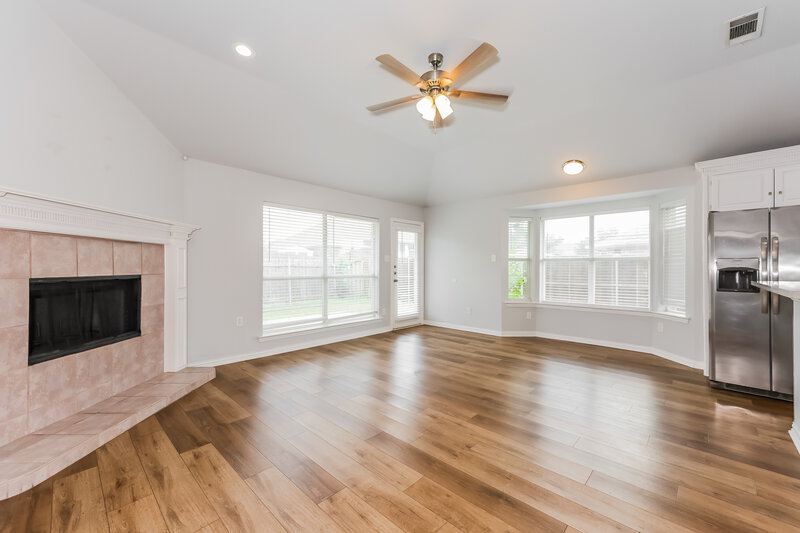 1,955/Mo, 1210 E 6th Street Krum, TX 76249 Living Room View