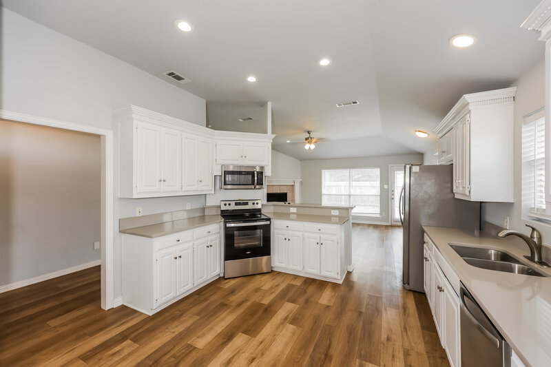 1,955/Mo, 1210 E 6th Street Krum, TX 76249 Kitchen View