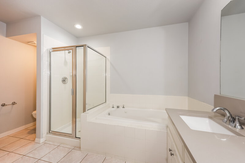 1,955/Mo, 1210 E 6th Street Krum, TX 76249 Main Bathroom View