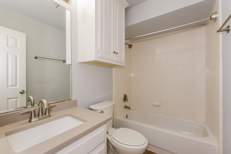 1,955/Mo, 1210 E 6th Street Krum, TX 76249 Bathroom View