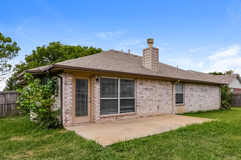 1,955/Mo, 1210 E 6th Street Krum, TX 76249 Rear View 2