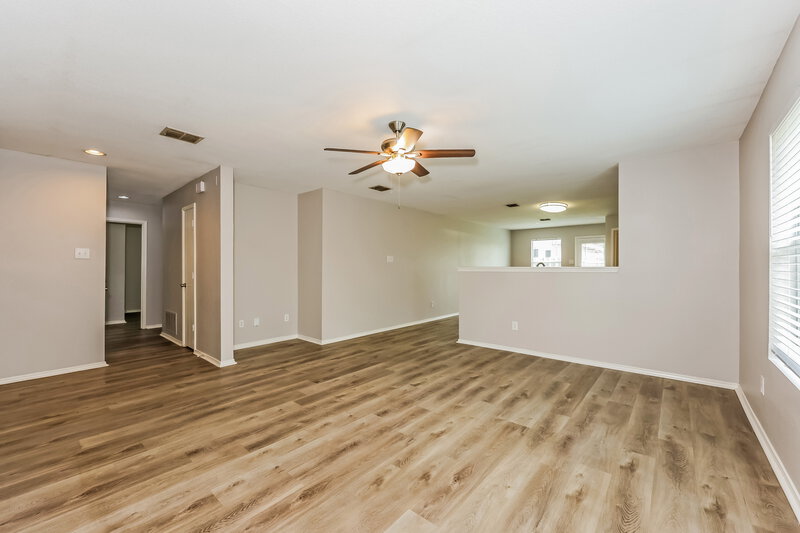 1,790/Mo, 1104 Cottonwood Dr Crowley, TX 76036 Living Room View