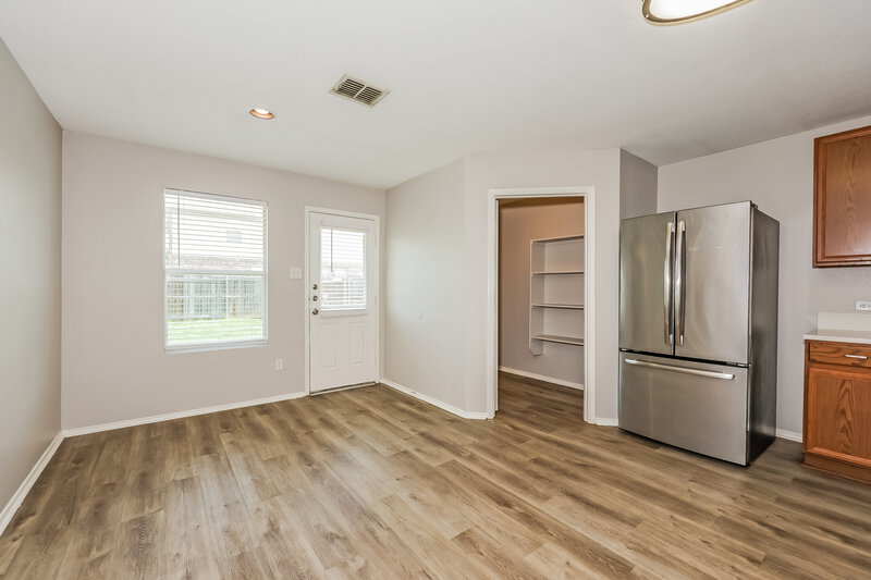 1,790/Mo, 1104 Cottonwood Dr Crowley, TX 76036 Kitchen View