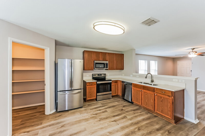 1,790/Mo, 1104 Cottonwood Dr Crowley, TX 76036 Kitchen View 2