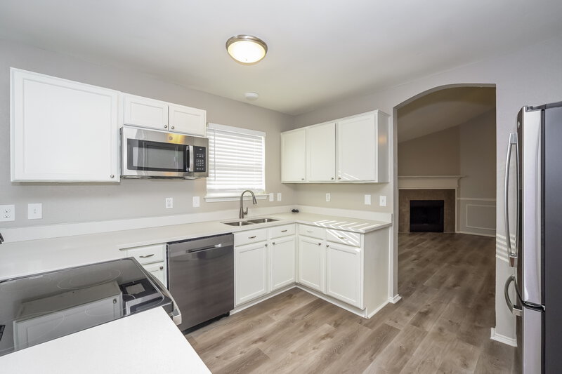 2,370/Mo, 10229 Winkler Dr Fort Worth, TX 76108 Kitchen View 2