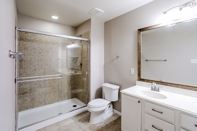 2,115/Mo, 5432 Shady Springs Trl Fort Worth, TX 76179 Main Bathroom View 2