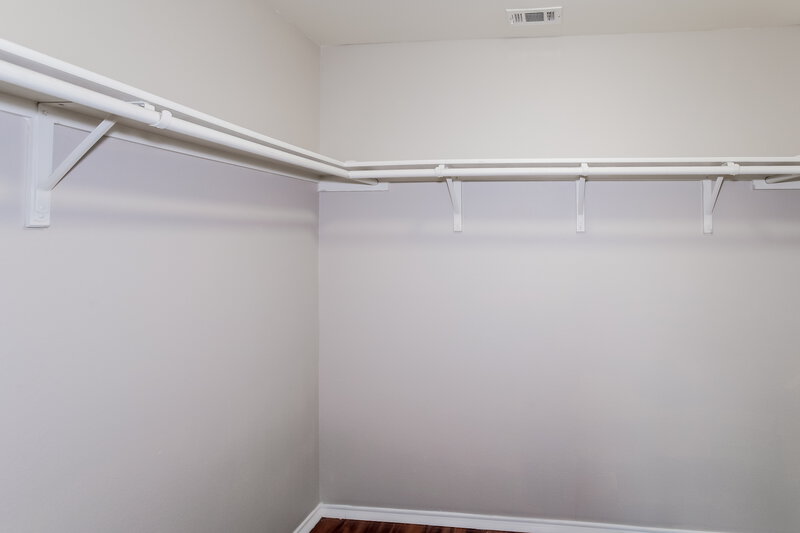 2,115/Mo, 5432 Shady Springs Trl Fort Worth, TX 76179 Walk In Closet View