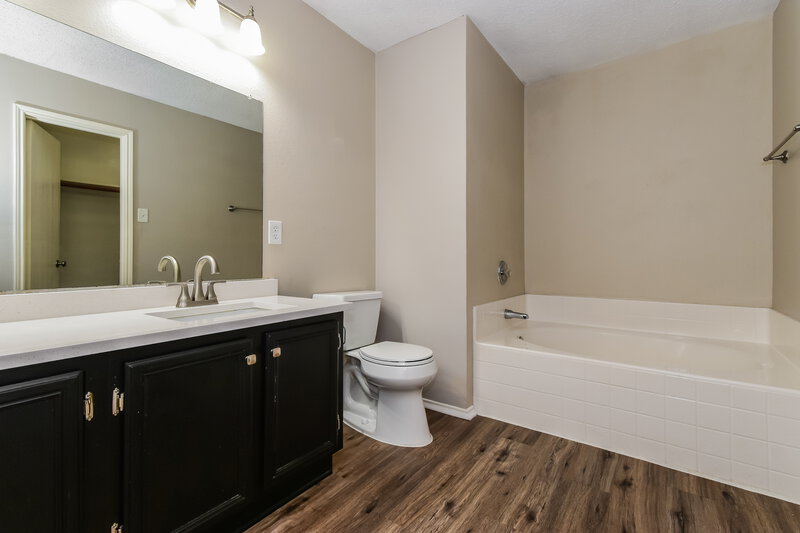 2,265/Mo, 2316 Graystone Dr Rockwall, TX 75032 Main Bathroom View
