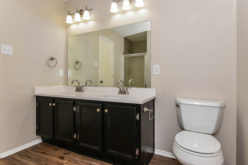 2,265/Mo, 2316 Graystone Dr Rockwall, TX 75032 Main Bathroom View 2