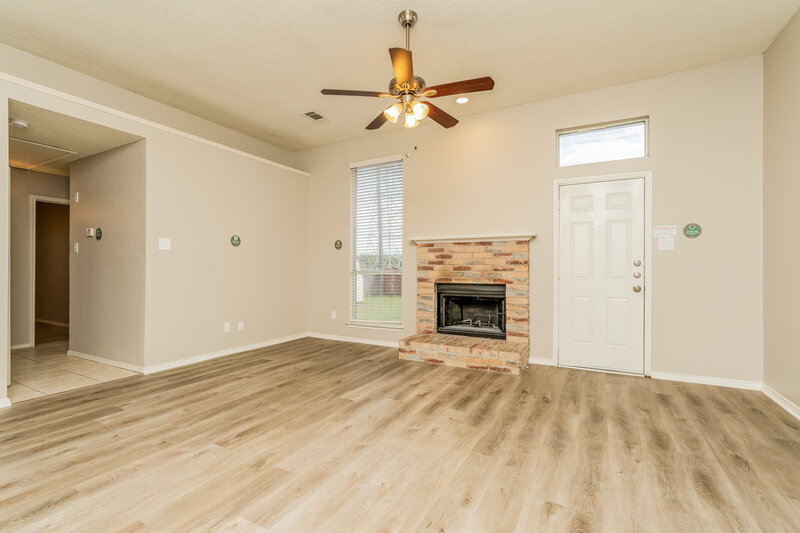 1,995/Mo, 1530 Montreal Lane Glenn Heights, TX 75154 Living Room View