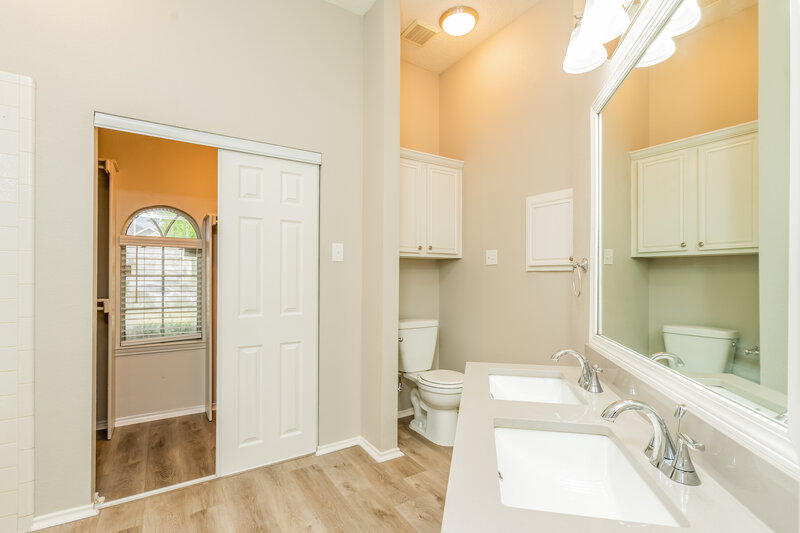 1,995/Mo, 1530 Montreal Lane Glenn Heights, TX 75154 Master Bathroom View