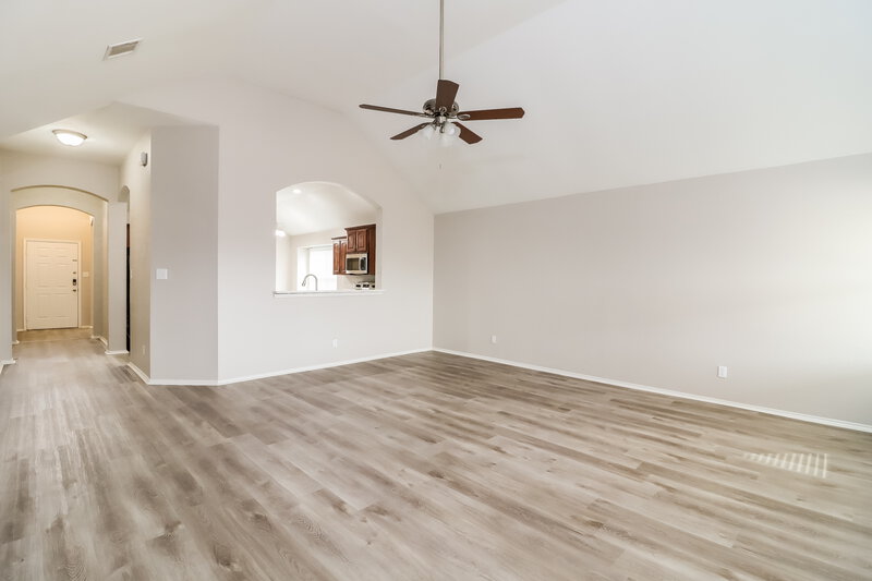 2,105/Mo, 11228 Whispering Brook Ln Fort Worth, TX 76140 Living Room View