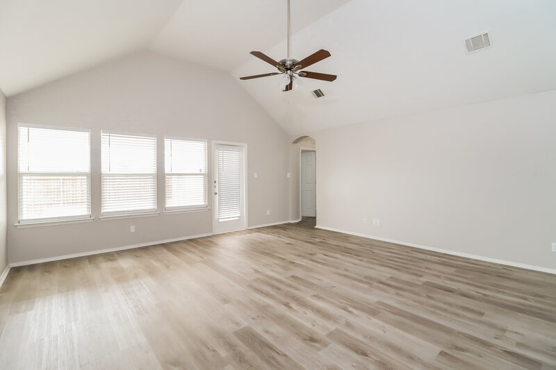 2,105/Mo, 11228 Whispering Brook Ln Fort Worth, TX 76140 Living Room View 3