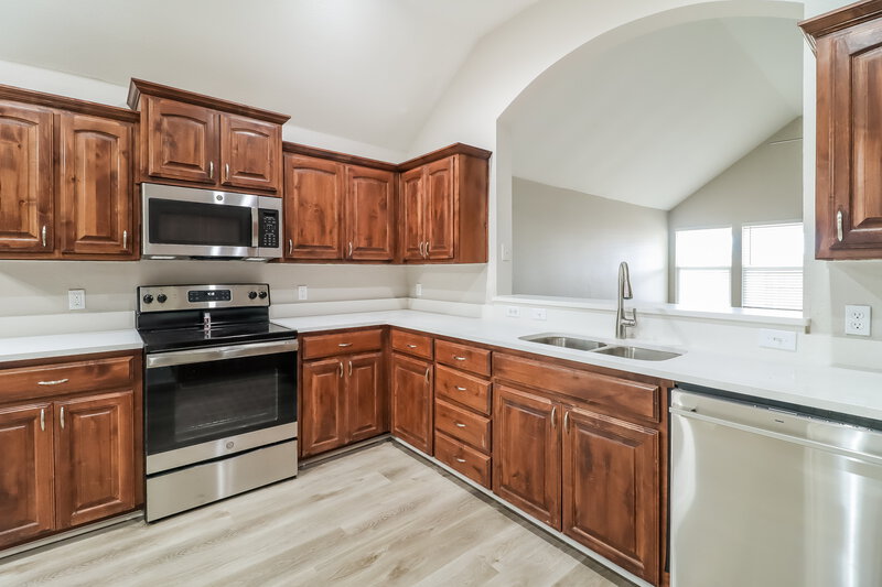 2,105/Mo, 11228 Whispering Brook Ln Fort Worth, TX 76140 Kitchen View 2