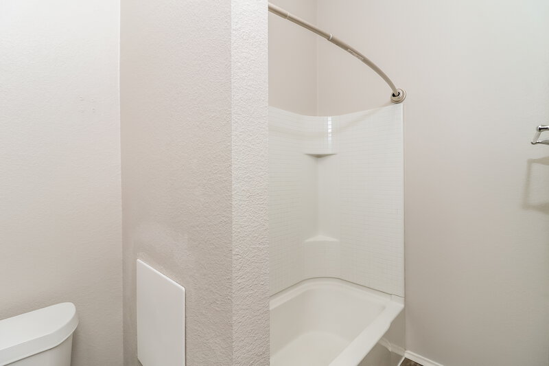 2,105/Mo, 11228 Whispering Brook Ln Fort Worth, TX 76140 Bathroom View