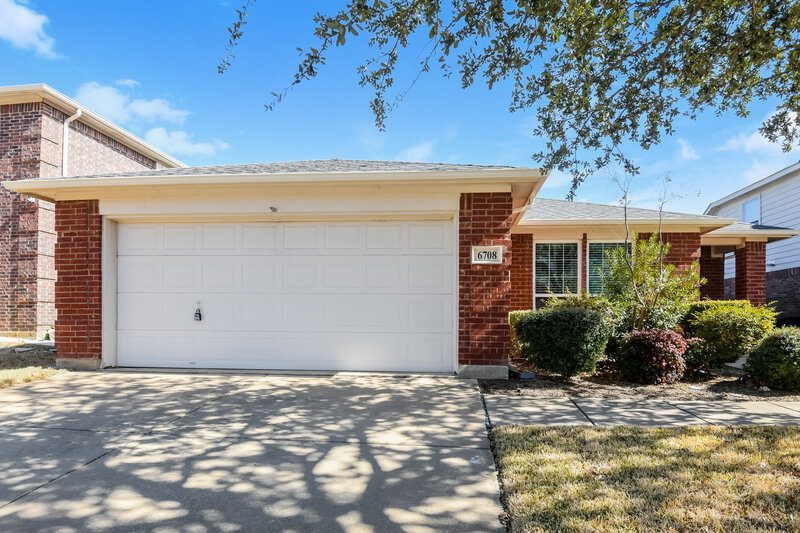 1,965/Mo, 6708 Friendsway Dr Fort Worth, TX 76137 External View