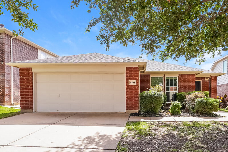 2,110/Mo, 6708 Friendsway Dr Fort Worth, TX 76137 External View