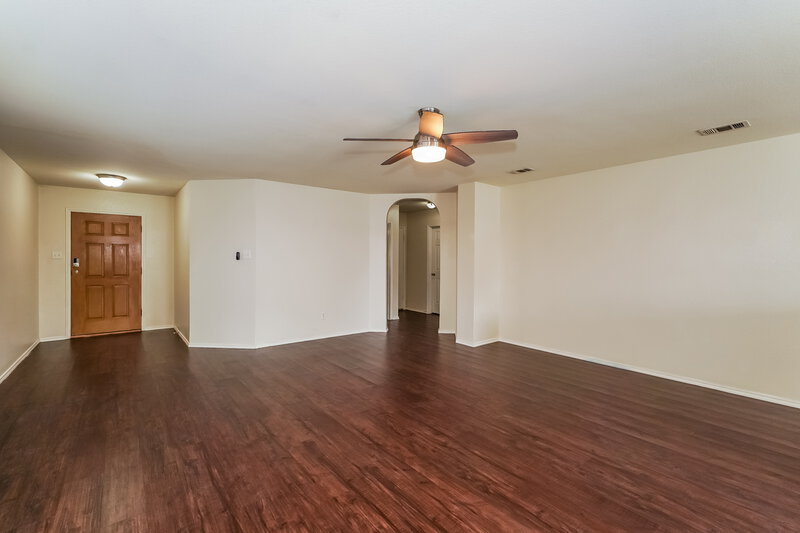 2,110/Mo, 6708 Friendsway Dr Fort Worth, TX 76137 Living Room View