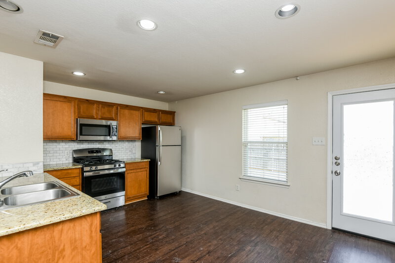 2,205/Mo, 6708 Friendsway Dr Fort Worth, TX 76137 Kitchen View
