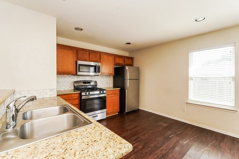 2,110/Mo, 6708 Friendsway Dr Fort Worth, TX 76137 Kitchen View