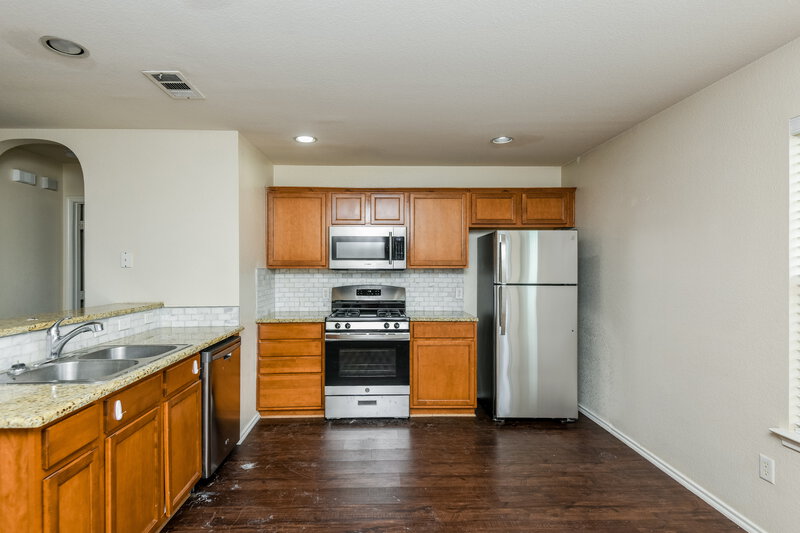 2,205/Mo, 6708 Friendsway Dr Fort Worth, TX 76137 Kitchen View 2