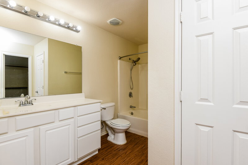 2,205/Mo, 6708 Friendsway Dr Fort Worth, TX 76137 Main Bathroom View