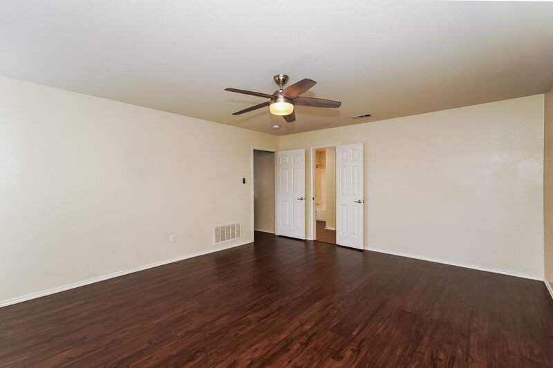 2,110/Mo, 6708 Friendsway Dr Fort Worth, TX 76137 Main Bedroom View 2