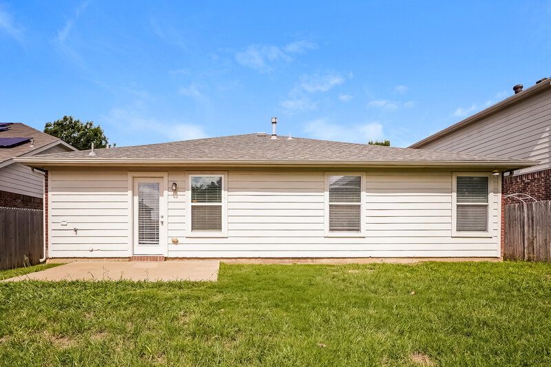 2,110/Mo, 6708 Friendsway Dr Fort Worth, TX 76137 Rear View