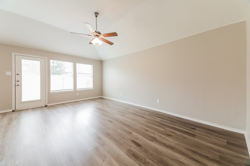 2,065/Mo, 1008 Halifax Ln Forney, TX 75126 Living Room View 2