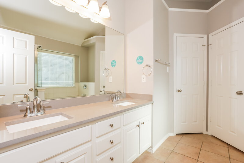 2,685/Mo, 4420 Double Oak Ln Fort Worth, TX 76123 Main Bathroom View