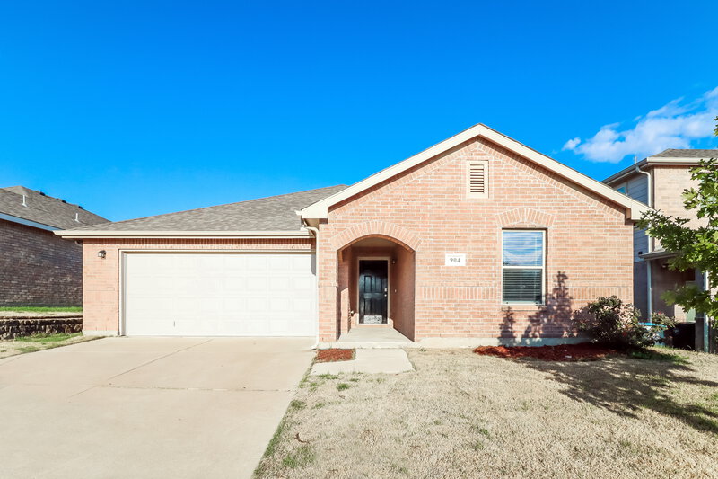 2,205/Mo, 904 Bee Creek Ln Fort Worth, TX 76120 External View