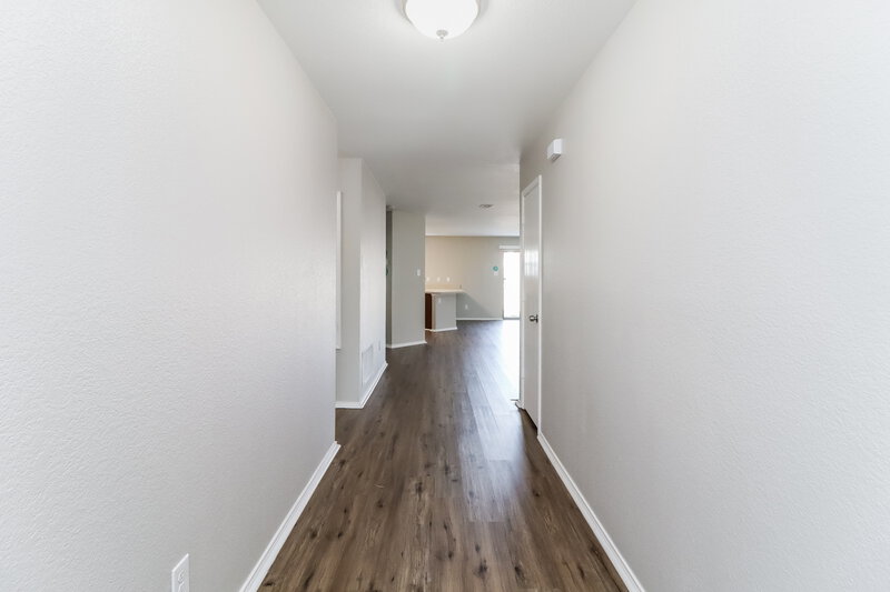 2,205/Mo, 904 Bee Creek Ln Fort Worth, TX 76120 Foyer View