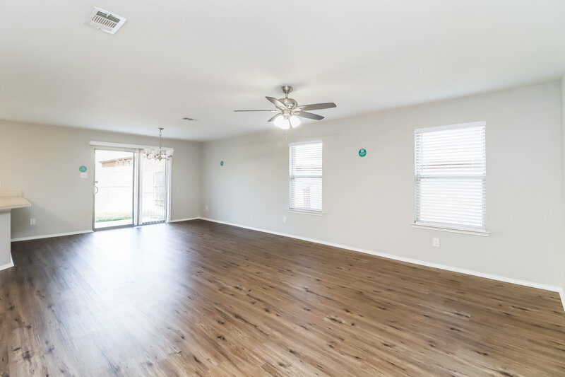 2,205/Mo, 904 Bee Creek Ln Fort Worth, TX 76120 Living Room View 2