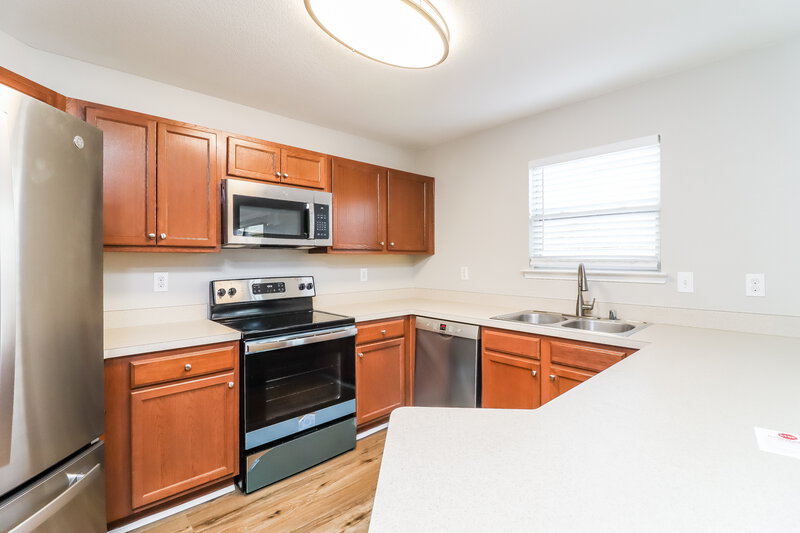 2,205/Mo, 904 Bee Creek Ln Fort Worth, TX 76120 Kitchen View