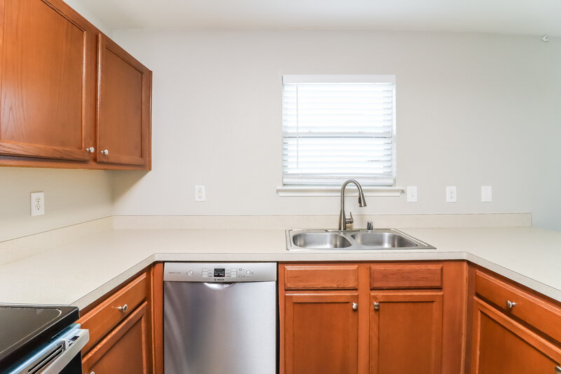 2,205/Mo, 904 Bee Creek Ln Fort Worth, TX 76120 Kitchen View 2