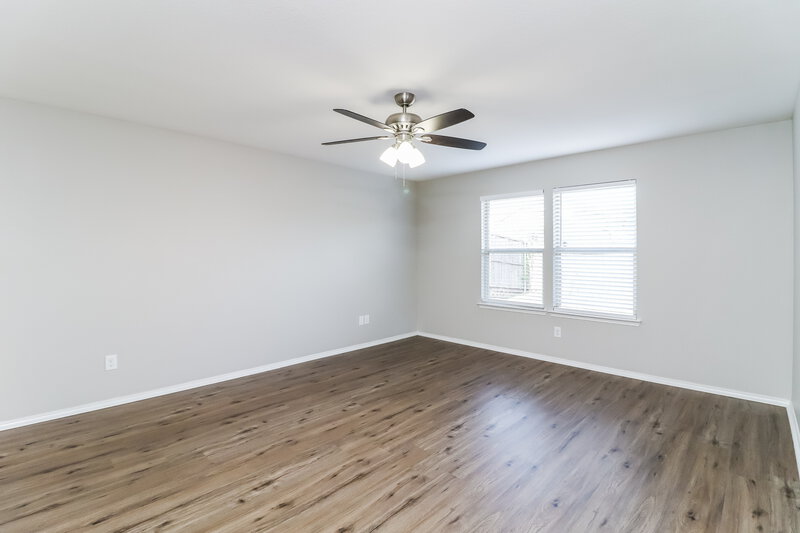 2,205/Mo, 904 Bee Creek Ln Fort Worth, TX 76120 Main Bedroom View