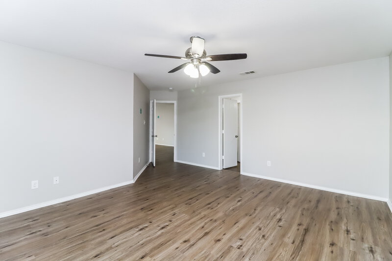 2,205/Mo, 904 Bee Creek Ln Fort Worth, TX 76120 Main Bedroom View 2