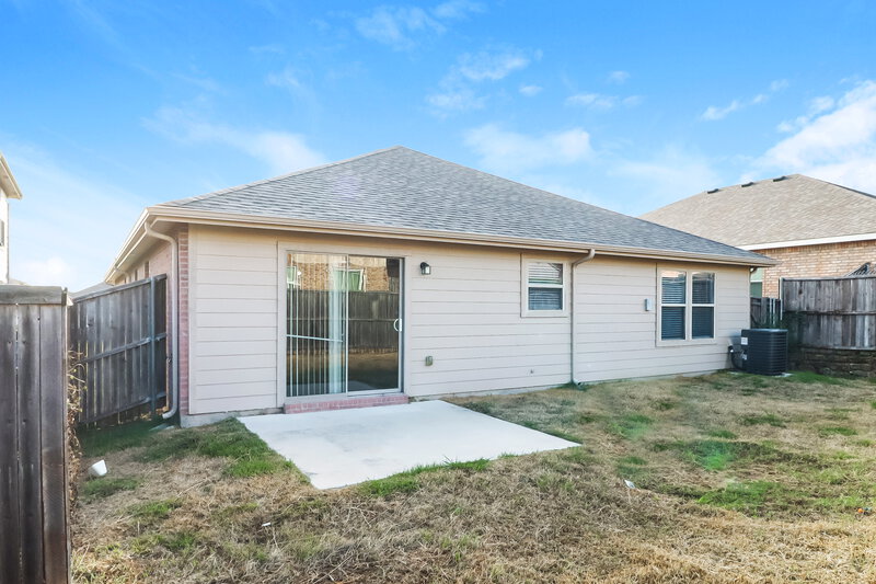 2,205/Mo, 904 Bee Creek Ln Fort Worth, TX 76120 Rear View
