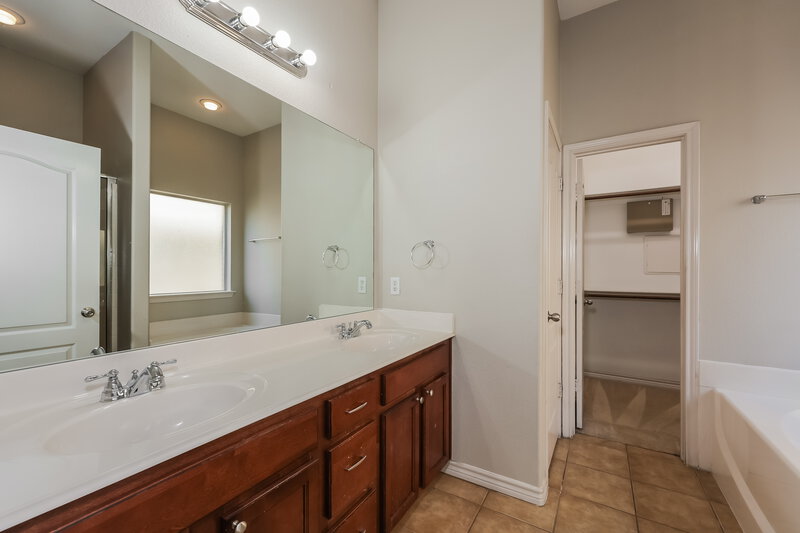 2,630/Mo, 4309 Twinleaf Dr Fort Worth, TX 76036 Main Bathroom View