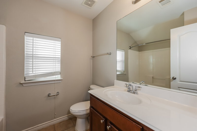 2,630/Mo, 4309 Twinleaf Dr Fort Worth, TX 76036 Bathroom View