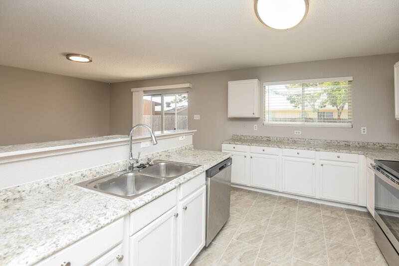 1,980/Mo, 205 Allenwood Dr Fort Worth, TX 76134 Kitchen View