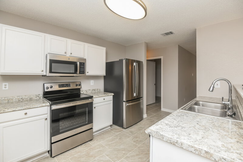 1,980/Mo, 205 Allenwood Dr Fort Worth, TX 76134 Kitchen View 3
