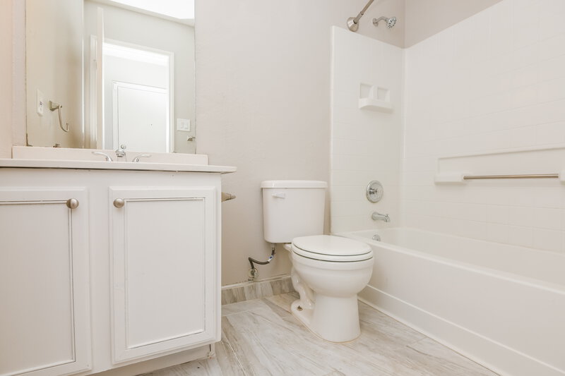 1,980/Mo, 205 Allenwood Dr Fort Worth, TX 76134 Bathroom View