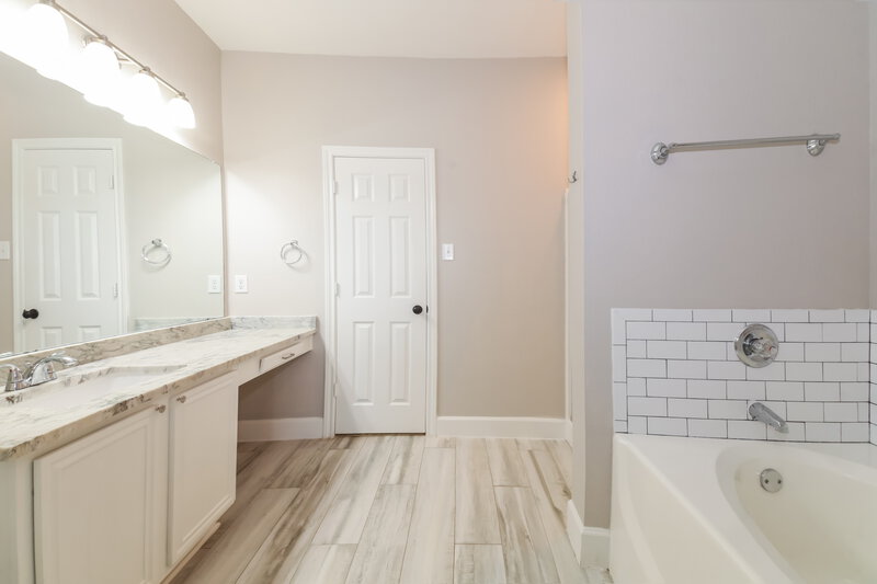 0/Mo, 10237 Nantucket Dr Providence Village, TX 76227 Main Bathroom View