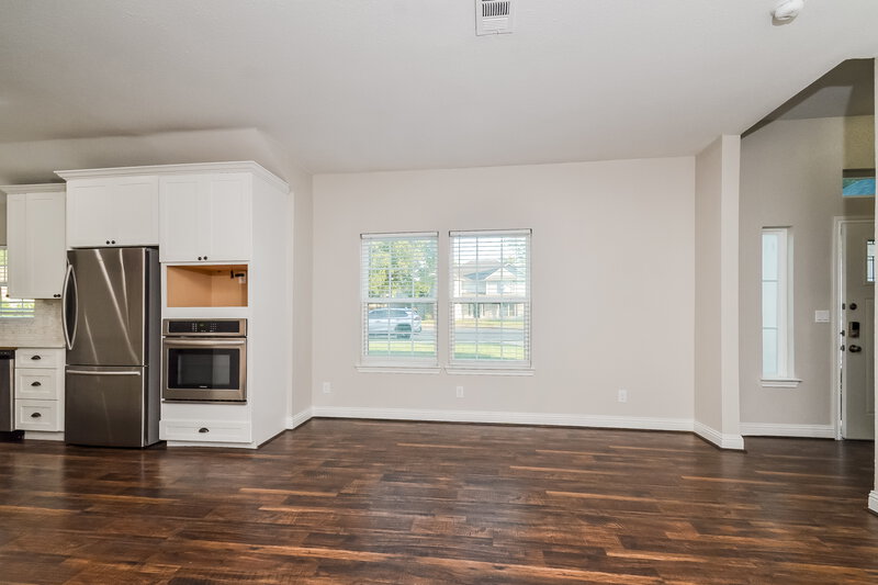 3,590/Mo, 1224 Poplar Ln Lancaster, TX 75146 Living Room View 3
