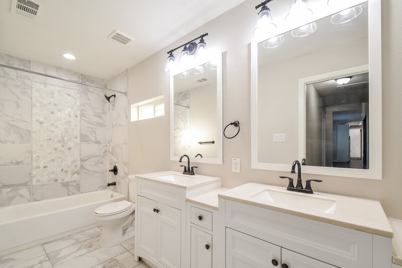 3,590/Mo, 1224 Poplar Ln Lancaster, TX 75146 Bathroom View
