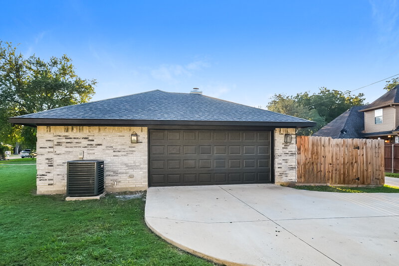 3,590/Mo, 1224 Poplar Ln Lancaster, TX 75146 Side View